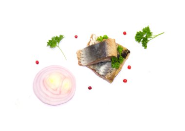 Ringa balığı ve bir fışkın maydanoz ve biber ve soğan halkaları 