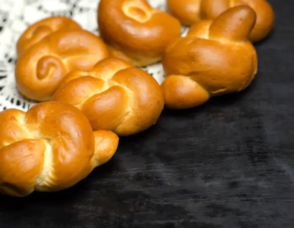 Buns on wooden black background selective focus — Stock Photo, Image