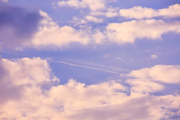 Όμορφα Και Πολύχρωμα Σύννεφα — Φωτογραφία Αρχείου