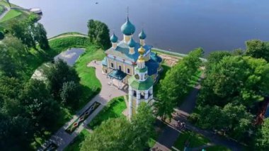 Uglich, Volga Nehri, Rusya, drone ile yapılan çarpıcı görünümüdür. Uglich, altın yüzük bir parçasıdır.