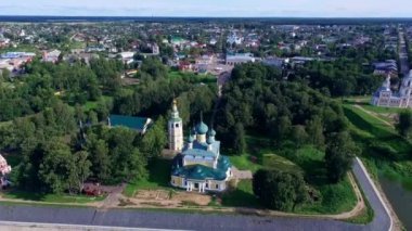 Uglich, Volga Nehri, Rusya, drone ile yapılan çarpıcı görünümüdür. Uglich, altın yüzük bir parçasıdır.