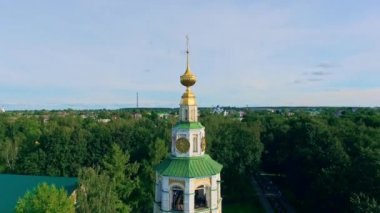 Uglich, Volga Nehri, Rusya, drone ile yapılan çarpıcı görünümüdür. Uglich, altın yüzük bir parçasıdır.