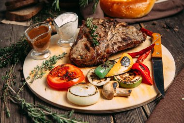 Izgara sebzeli sulu biftek