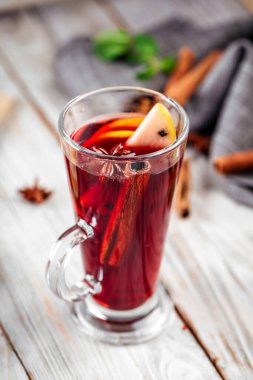 Sıcak sıcak sıcak sıcak şarap tarçın elmalı glhwein