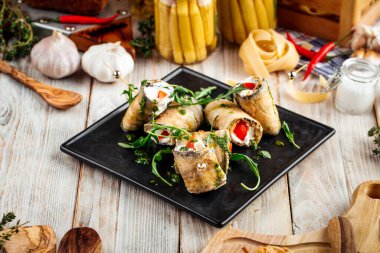 Domatesli patlıcan sarımsak soslu.