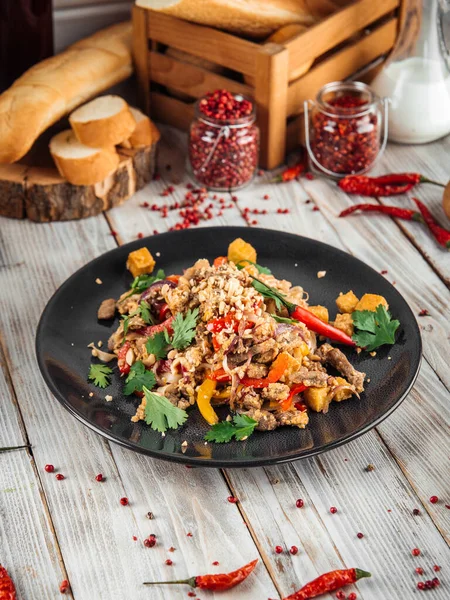 Rice pad thai noodles with beef vegetables tofu — Stock Photo, Image