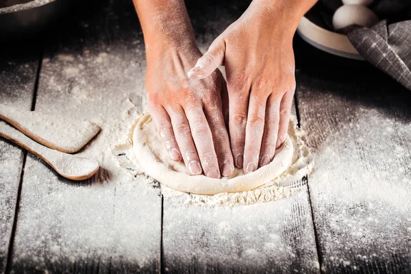 Cooking bakery hands crumple dough into  flat cake — Stock Photo, Image