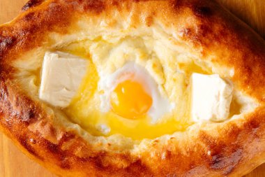 Yumurta ve sıvı sarısı ile Ajarian Khachapuri