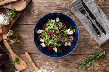 Pancar peyniriyle sağlıklı vitamin salatası