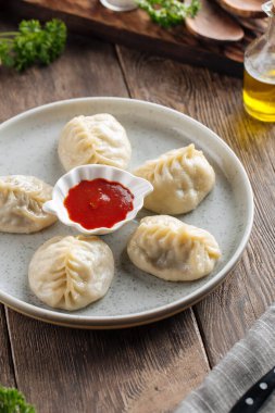 Geleneksel Orta Asya hamur köftesi. 