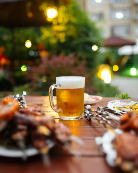 Selective focus on mug cold beer on served table — Stock Photo, Image