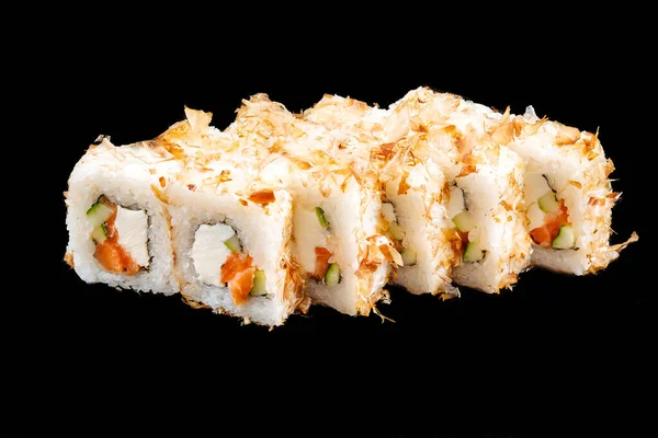 Isolierte Sushi-Rollen mit Lachs und Thunfischspänen — Stockfoto