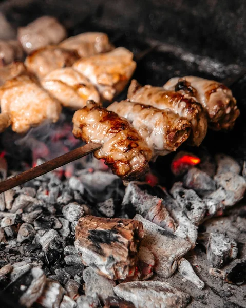 Shashlyq 'i etle pişirmeye odaklan 