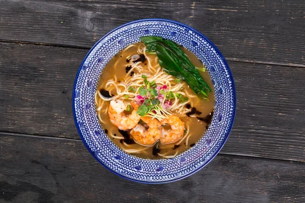 Japanese ebi ramen noodle soup with tiger shrimps — Stock Photo, Image