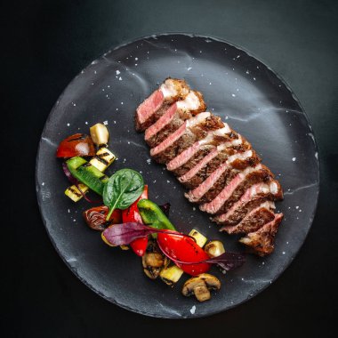 Izgara sebzeli sığır eti.