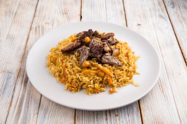 Nohut ve biftekli Özbek yemeği pilavı