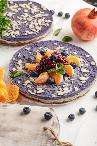 Mandalinalı cheesecake yaban mersini ve nar.