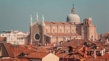Yukarıdan Venedik görünümündeki çatılar