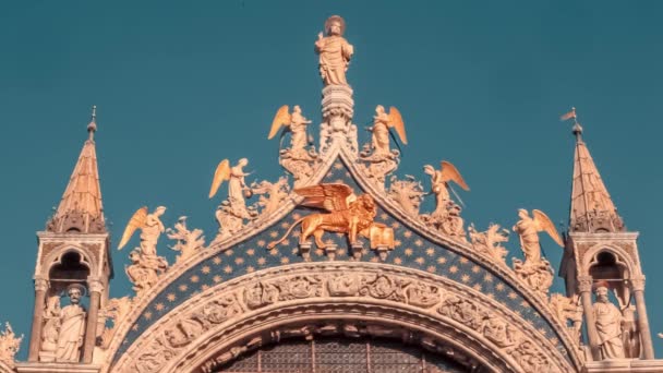 Magnífica catedral em Veneza vista de perto — Vídeo de Stock