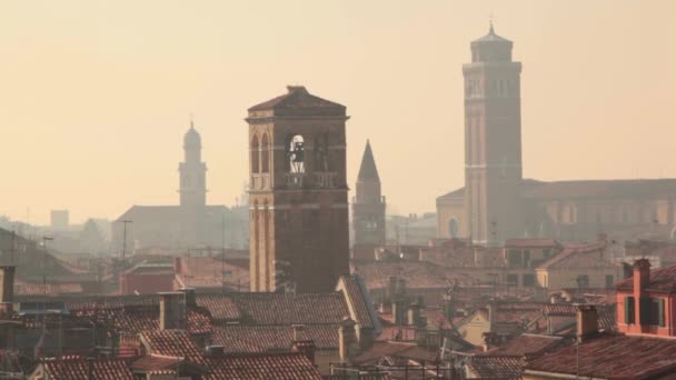 Koepels en daken in Venetië uitzicht vanaf boven Stockvideo's