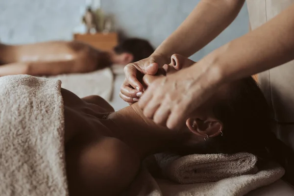 Vrouw Met Een Facial Massage Spa — Stockfoto