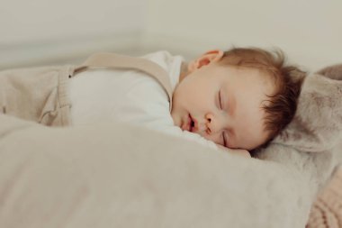 Yeni doğmuş bir bebek uyku portresi