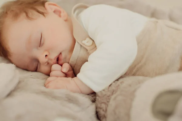 Portrait d'un nouveau-né endormi — Photo