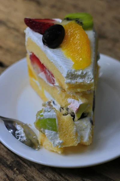 Bolo Frutas Bolo Chão Madeira Velha — Fotografia de Stock