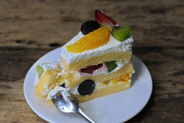 Gâteau Gâteau Fruité Sur Vieux Plancher Bois — Photo