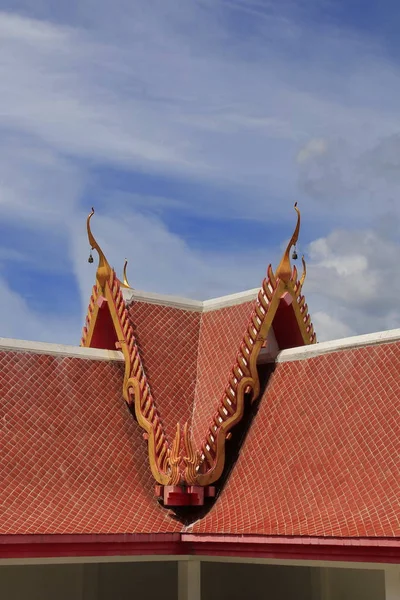 Der Giebeldachtempel Auf Der Rückseite Des Himmels — Stockfoto