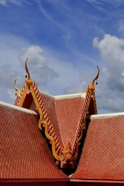 Sadeltak Templet Baksidan Himlen — Stockfoto