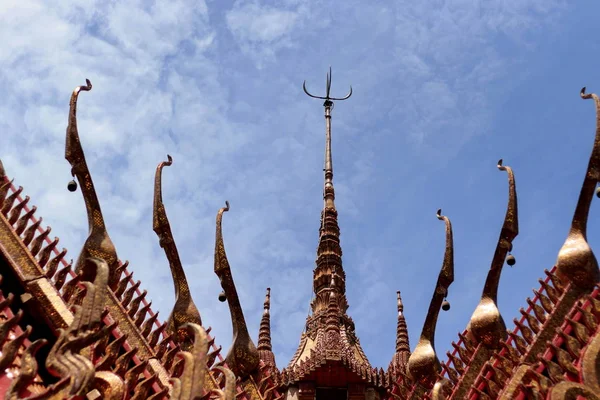 Pagod Med Templet Taket Thailand — Stockfoto