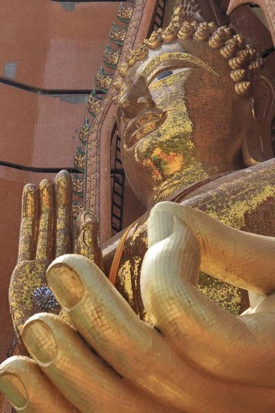 Socha Buddhy Krásná Zlatá Barva — Stock fotografie