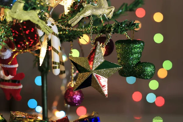Árvore Natal Com Iluminação Decorativa Belos Acessórios — Fotografia de Stock