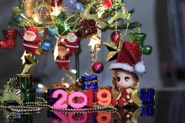 Árvore Natal Com Iluminação Decorativa Belos Acessórios — Fotografia de Stock