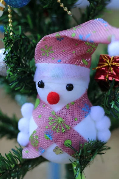 特別な日に装飾クリスマス ツリー雪だるま — ストック写真