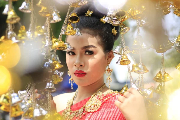 Таиланд Молодая Женщина Одета Стоячую Позу Хорошо Белла Сцена Перед — стоковое фото