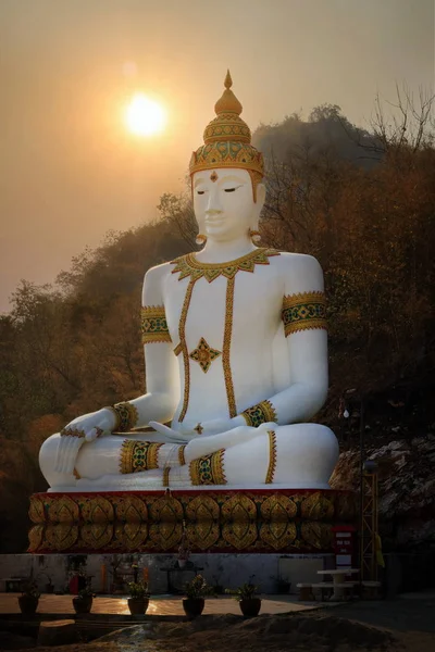 Den Gyllengula Buddha Statyn Vacker Utomhus — Stockfoto