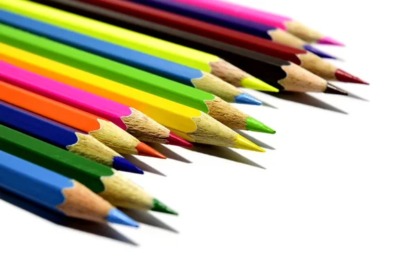 白い背景に複数の色の鉛筆 ロイヤリティフリーのストック写真