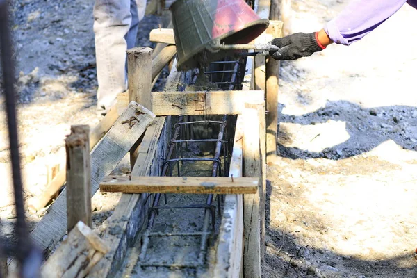 Pekerja Konstruksi Bekerja Pada Beton Struktur Bangunan — Stok Foto