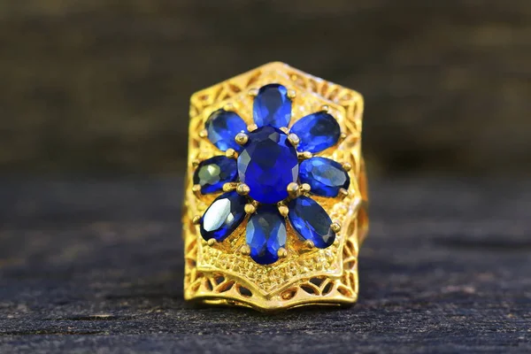 Akvamarin Gyűrű Gyönyörű Ékszerek Régi Fából Készült Padló — Stock Fotó