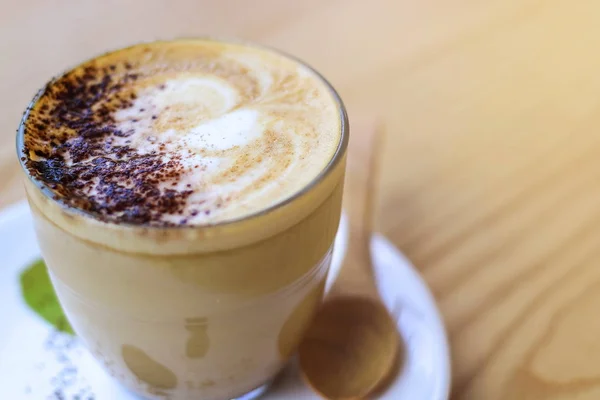 Jugo Caliente Café Con Leche Vaso Con Una Montaña Rusa — Foto de Stock