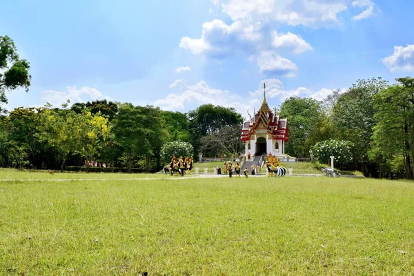 Viele Hühnerstatuen Tempel Haben Eine Kulisse Aus Himmel Und Schönen — Stockfoto