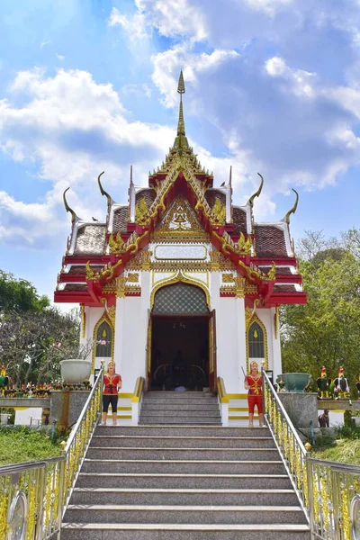 Många Kyckling Statyer Templet Har Bakgrund Himmel Och Vackra Naturliga — Stockfoto