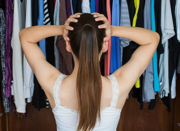 Frustrated Young Woman Standing Front Her Closet Trying Decide Her — Stock Photo, Image