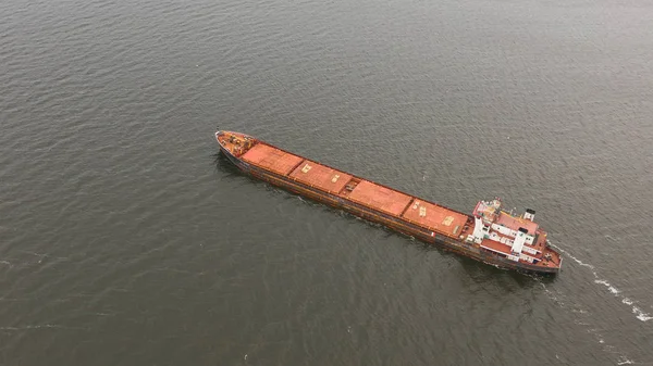第聂伯河运输船油轮鸟图 — 图库照片