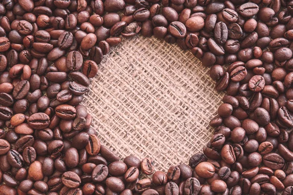 Lugar Redondo Vacío Medio Granos Café Tostados Marrones Naturales Sobre — Foto de Stock