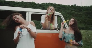 Ne zaman sen de kabarcıklar saçları rüzgarda saygısız en iyisi.