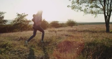 Komik zaman büyük bir aile, anne baba ve doğa birlikte mükemmel bir zaman harcama oynayan iki küçük çocuklar için.