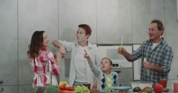 Beautiful family in the kitchen have a great time dacing and making bubbles , adult parents and two boy 9 years old and 16 years ol. — Stock Video